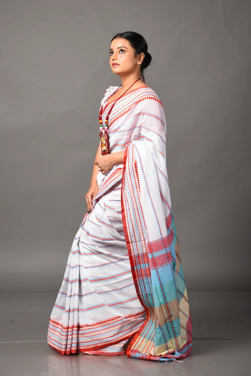 Aggregate more than 71 white khadi cotton sarees