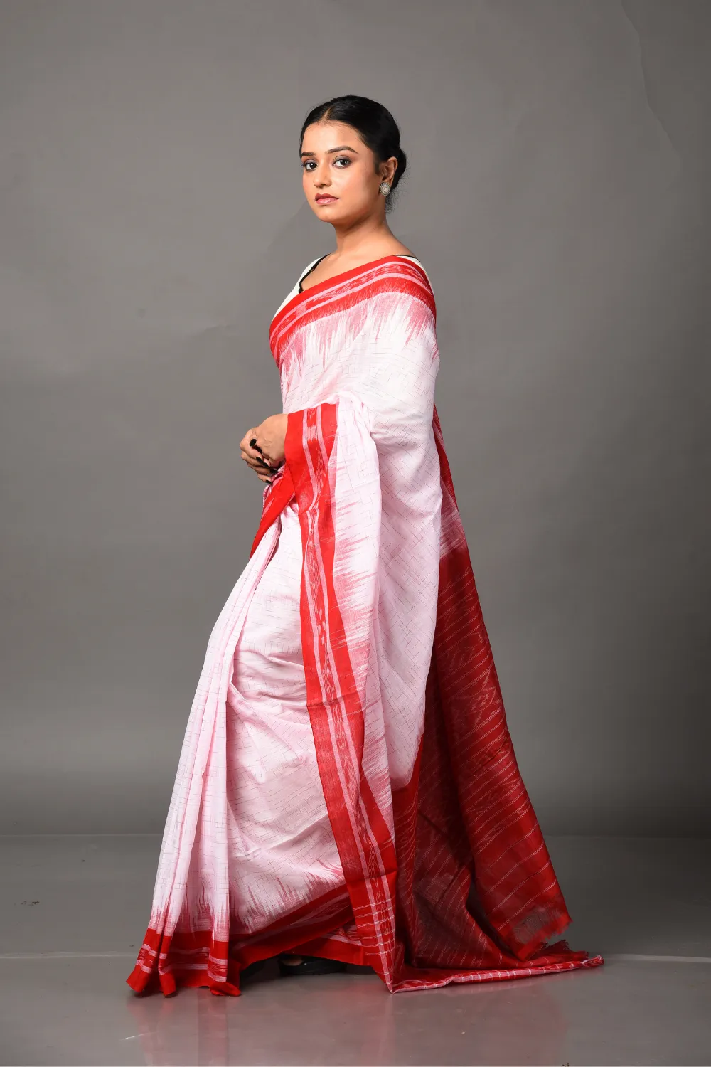 Craft Nirmit 5.5 m (separate blouse piece) White Red Sambalpuri Cotton  Handloom Khandua Saree, With Blouse Piece at Rs 1399 in Bhubaneswar